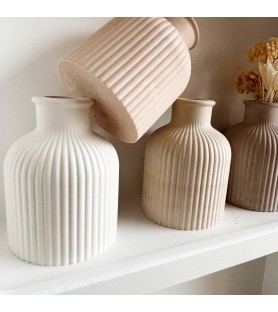Petit vase décoratif strié...