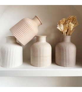 Petit vase décoratif strié...